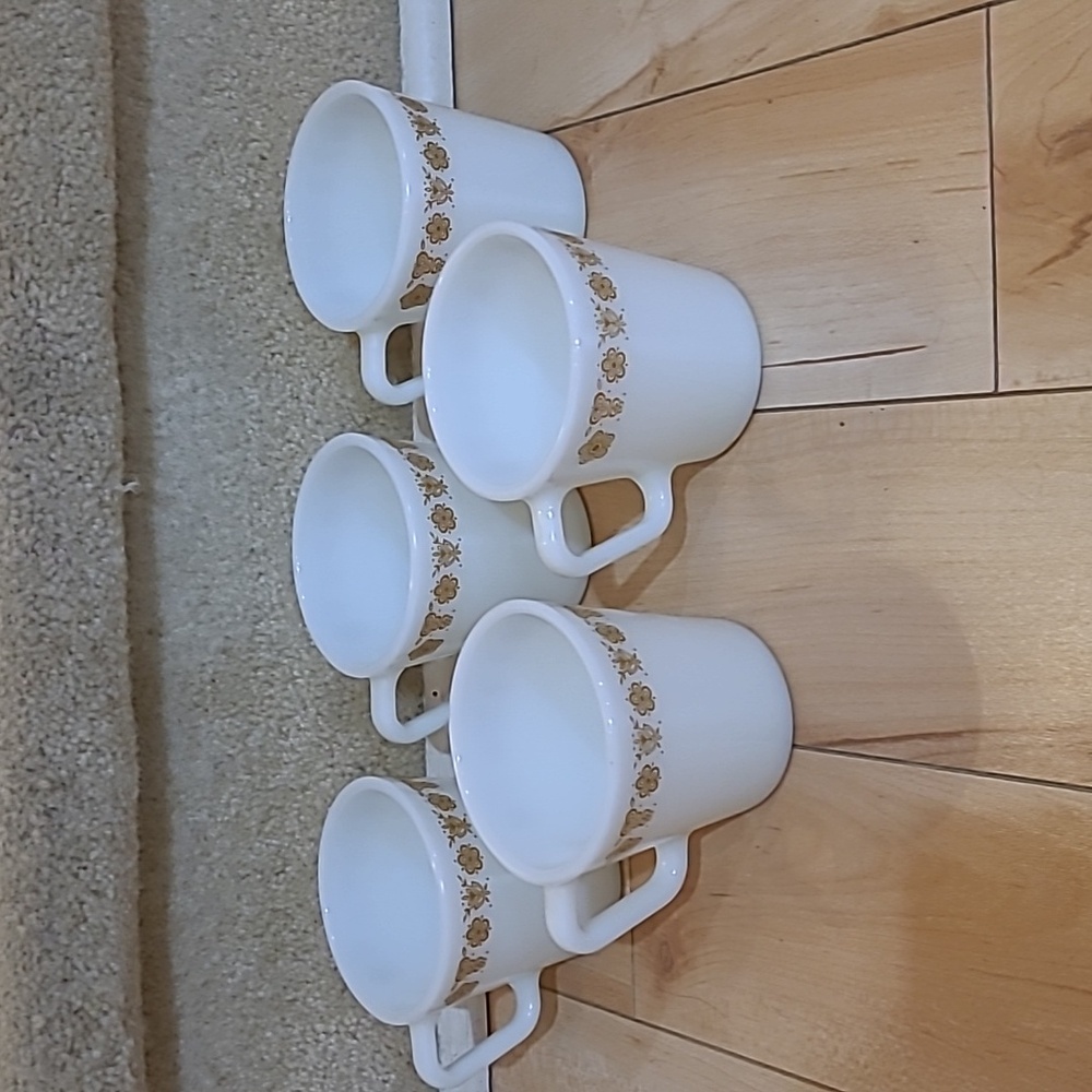 5 Vintage pyrex mugs
